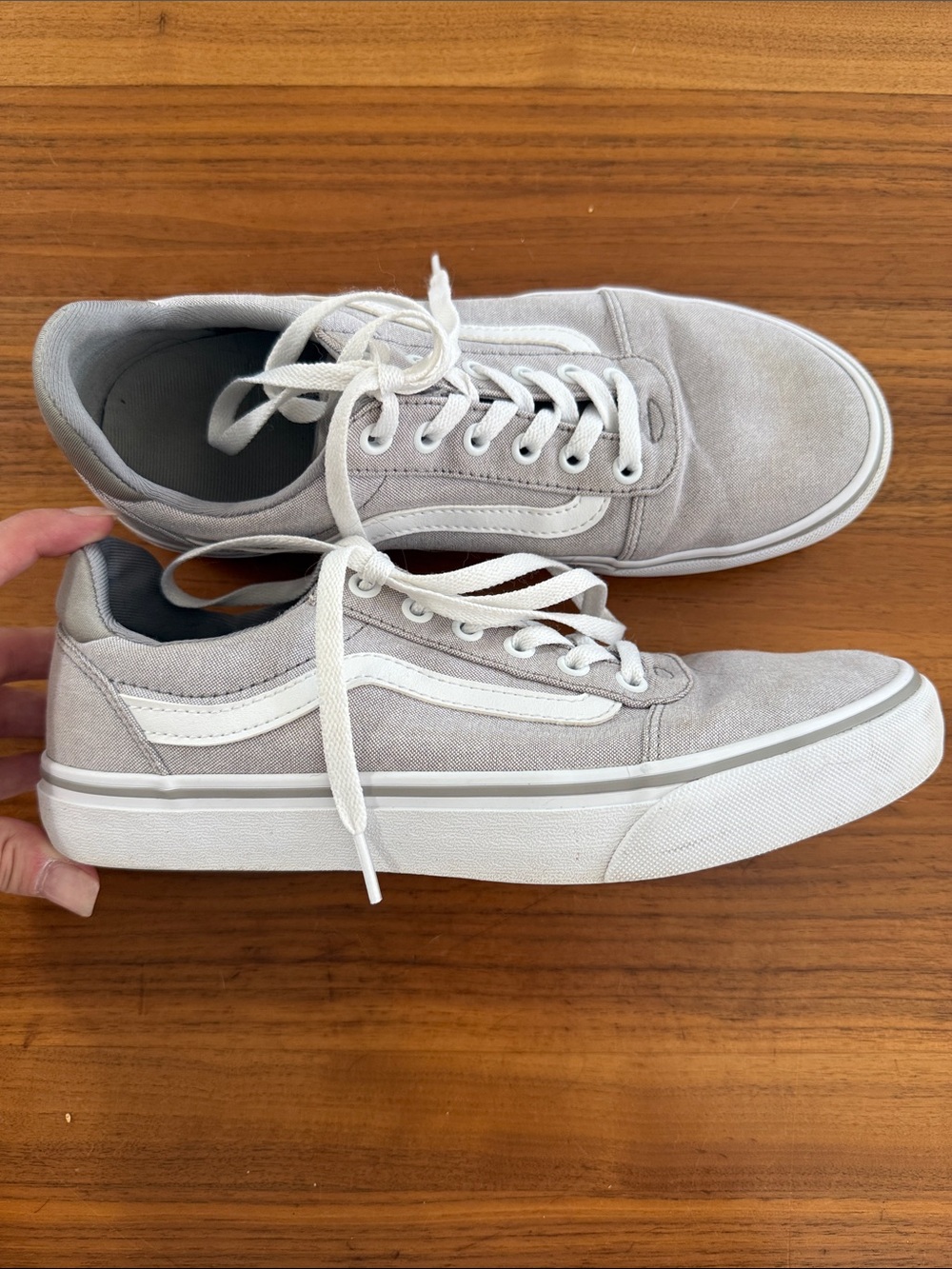 Worn once Vans old Skool Women’s size 10
